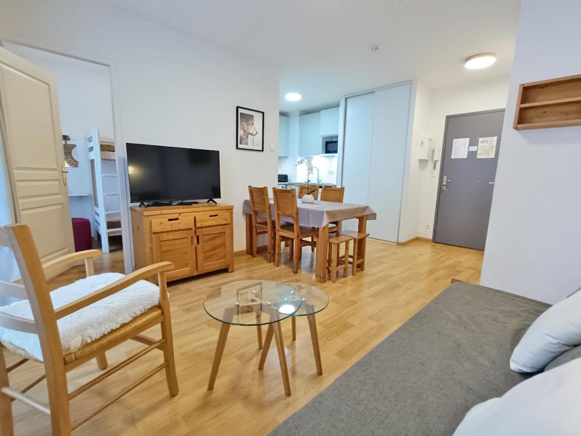 L'Eterlou, T3, Centre Luchon, Wifi, Casier A Skis, Ascenseur, 6 Personnes Bagnères-de-Luchon Exteriör bild